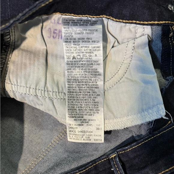 Like New- Levi's Women's Navy Skinny Jeans - Picture 2 of 7